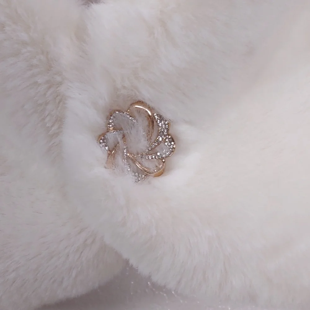 Christian Lacroix Cream Faux Fur Stole - Picture 3 of 17